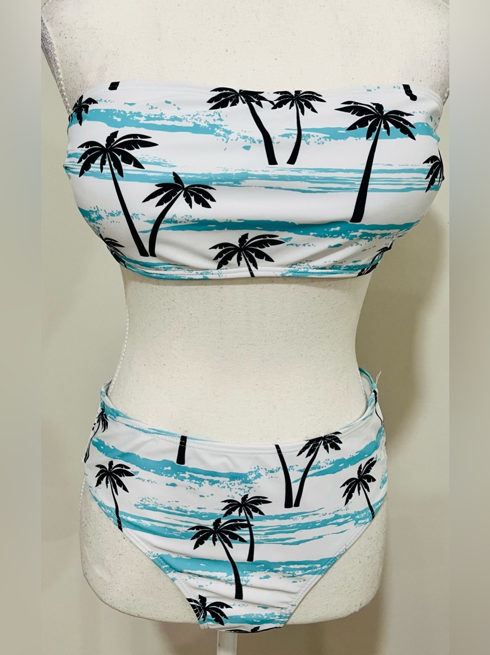 NWOT BANDEAU TOP BIKINI SET SIZE LARGE BIKINI PRINT